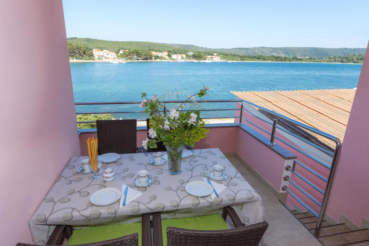 Apartments By The Sea Veli Rat, Dugi Otok - 11525 Exterior photo